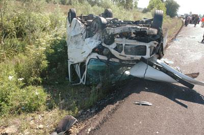 Midibüs Otomobille Çarpıştı: 2 Ölü, 14 Yaralı