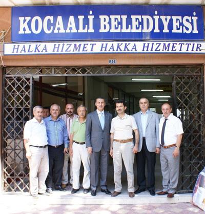 <p><font face="arial,helvetica,sans-serif" size="2">Altuğ ayrıca, ilimizin geleceği i&ccedil;in t&uuml;m kurumlarca hedef birliği yapılmasının &ouml;nemine değinerek ilimizin menfaatleri i&ccedil;in t&uuml;m kurumlarla karşılıklı işbirliği &ccedil;er&ccedil;evesinde &ccedil;alışmayı hedeflediklerini ve SATSO Y&ouml;netimi olarak Kocaali il&ccedil;esinin gelişimini yakından takip ettiklerini dile getirerek il&ccedil;elerimizin gelişimine olumlu katkılar sağlamak adına ortak &ccedil;alışmalar&nbsp; yapmak istediklerini ifade etti.&nbsp; </font></p><p><font face="arial,helvetica,sans-serif" size="2">İl&ccedil;enin turizm potansiyelini değerlendirmek adına SATSO&rsquo;nun Turizm Komisyonu tarafından yapılan &ccedil;alışmalar &ccedil;er&ccedil;evesinde belirlenen destinasyon alanlarına Kocaali il&ccedil;esinin de dahil ederek Sakarya Park Projesini genişletmek istediklerini ifade eden SATSO Y&ouml;netim Kurulu Başkanı A. Akg&uuml;n Altuğ, &ldquo;il&ccedil;elerimizle işbirliği halinde birlikte &ldquo;neler yapabiliriz&rdquo;i yerinde ve mahallinde g&ouml;rerek yapılması gerekenleri planlamayı hedefliyoruz&rdquo; diye konuştu.</font></p><p><font face="arial,helvetica,sans-serif" size="2">S&ouml;z konusu ziyaretler karşılıklı iyi niyet dilek ve temennileri ile sona erdi. </font></p>