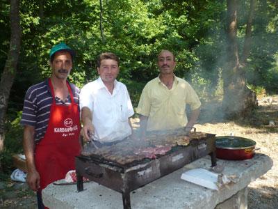 Karapürçekli Muhtarlar, İlçe Protokolüne Yemek Verdi