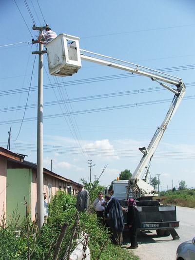 Dernekkırı Prefabriklerine Yeniden Elektrik Veriliyor