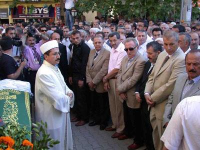 Şaban Dişli'nin Babası Toprağa Verildi