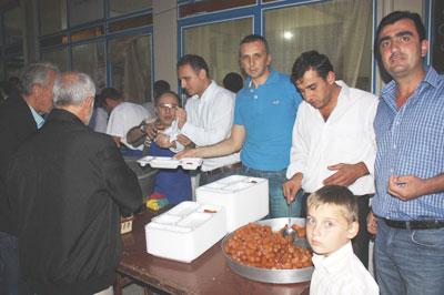 Hacıoğlu'nda İftara Yoğun İlgi