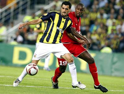 <p><font face="arial,helvetica,sans-serif" size="2"><strong>30.Dakika:</strong> Fenerbah&ccedil;e sağ kanattan korner kullandı, Alex &ouml;n direğe ortaladı ama savunma topu bir kez daha kornere g&ouml;nderdi.</font></p><p><font face="arial,helvetica,sans-serif" size="2"><strong>29.Dakika:</strong> Fenerbah&ccedil;e'de Alex orta alandan serbest vuruş kullandı, arka direğe ortaladı Bilica hareketlendi ama yetişemeyince top auta &ccedil;ıktı.</font></p><p><font face="arial,helvetica,sans-serif" size="2"><strong>28.Dakika:</strong> Twente'de Tiote rakibine yaptığı m&uuml;dahele sonucunda Sarı Kart g&ouml;rd&uuml;.</font></p><p><font face="arial,helvetica,sans-serif" size="2"><strong>24.Dakika:</strong> Fenerbah&ccedil;e atağında Bilica sol kanatta hareketlenen Carlos'a uzun oynadı ama top doğrudan auta &ccedil;ıktı.</font></p><p><font face="arial,helvetica,sans-serif" size="2"><strong>23.Dakika:</strong> Fenerbah&ccedil;e atağında G&ouml;khan G&ouml;n&uuml;l sağ kanattan ceza sahası i&ccedil;ine ortaladı, Guiza m&uuml;sait pozisyonda kafayı vurdu ama top &uuml;stten auta &ccedil;ıktı.</font></p>