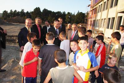 Vali Atak, Hendek'te İlköğretim Okullarını İnceledi