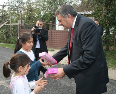 Zeki Toçoğlu, Hendek'te Asfalt Çalışmalarına Hız Verdi