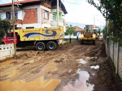 Geyve Bu Kışı Çamursuz Yollarda Yaşayacak