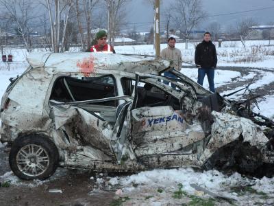 Yolcu Treni Hemzemin Geçitte Otomobile Çarptı