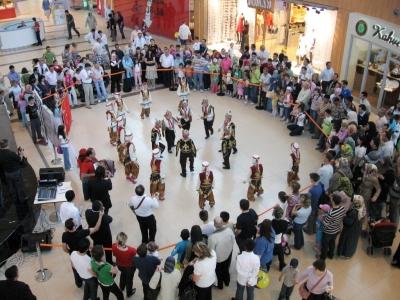 SYKD Halk Oyunları Ekibi&#8217;nin Muhteşem Gösterisi