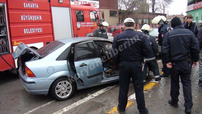 Çark Caddesi'nde gaz alan araç alevler içerisinde kaldı