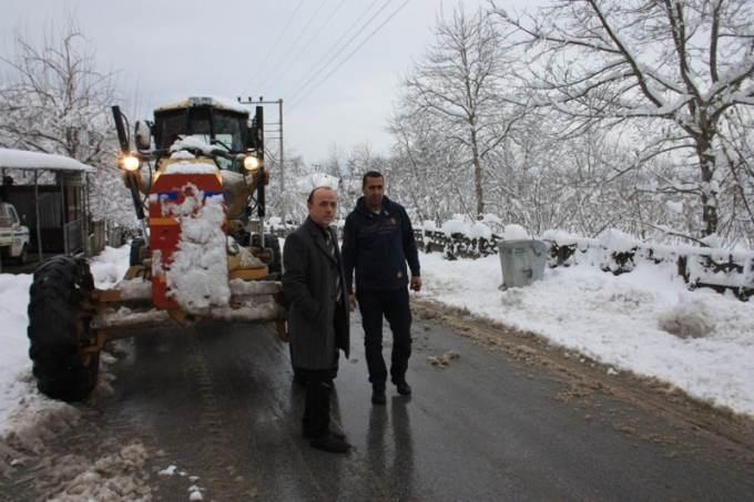 Öztürk'ün yerinde kar mesaisi