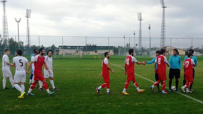 Sakaryaspor kötü gidişine hazırlık maçında devam etti