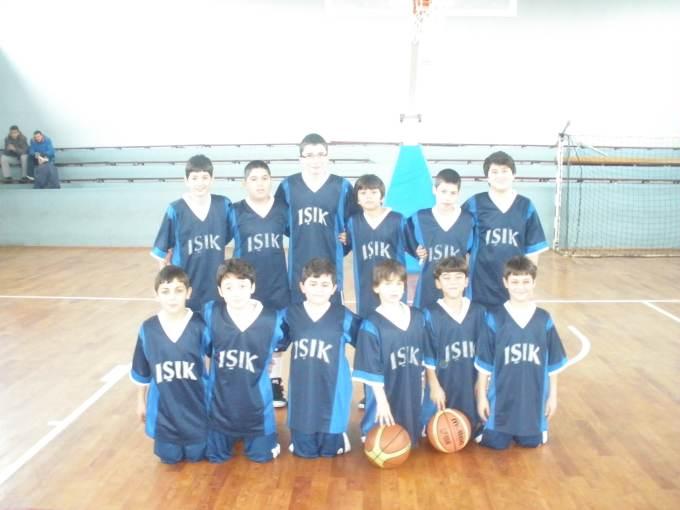 Küçüklerin basketbol rekabeti