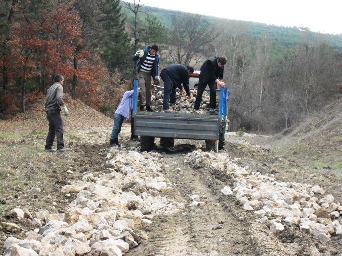 Bakın yollarına bakım yapılmayınca ne yaptılar?