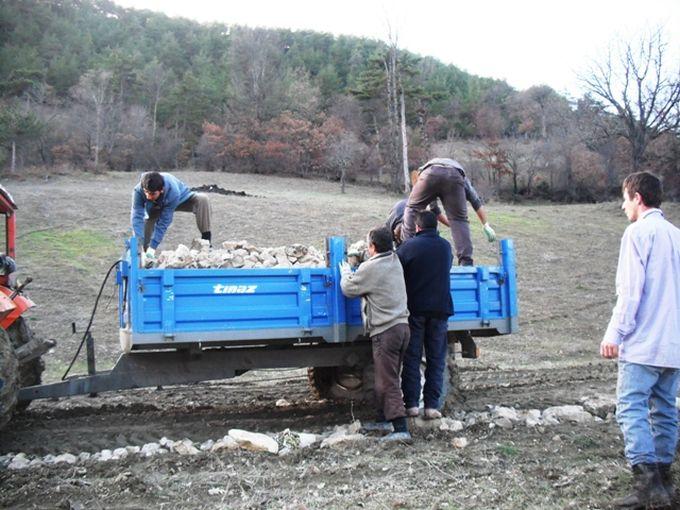 Bakın yollarına bakım yapılmayınca ne yaptılar?