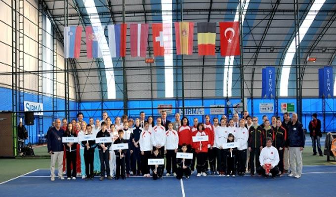 Bayanlar Tenis Turnuvası Sakarya'da başladı