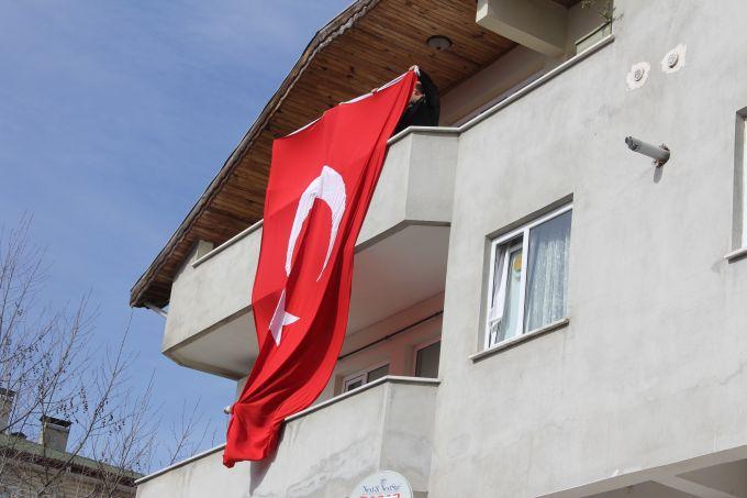 Sakarya'da BDP'lilere Türk Bayraklı Protesto