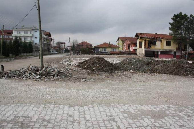 Orta hasarlı binalar yıkılıyor!