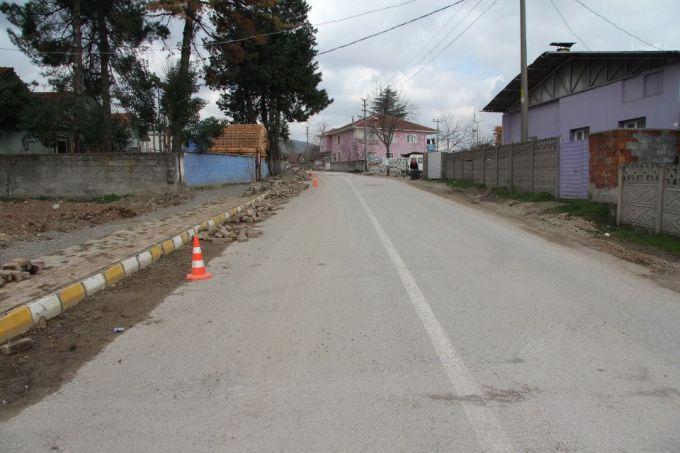 Hendek'te kaldırım çalışmaları devam ediyor