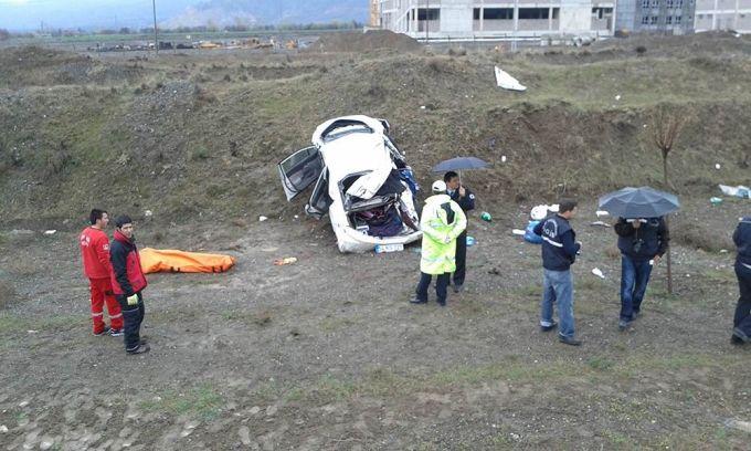 Sakarya'dan Iğdır'a giderken şarampole uçtular!