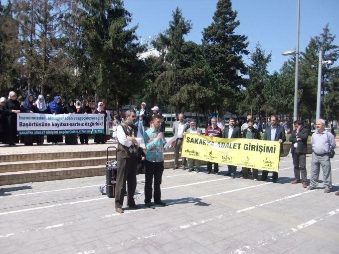 Başörtüsü yasakçılarını protesto ettiler