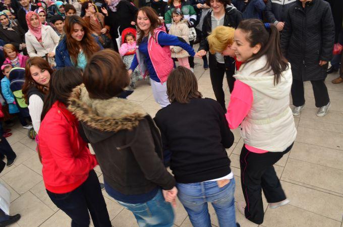 Halk Oyunları Festivali'ne 70'lik dede damga vurdu