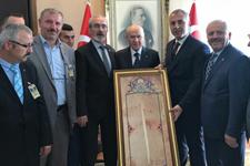 MHP Hendek Teşkilatı, Devlet Bahçeli'ye tablo hediye etti