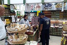 Sapanca'da marketler denetlendi