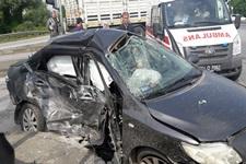 Servis minibüsü ile otomobil çarpıştı: 7 yaralı