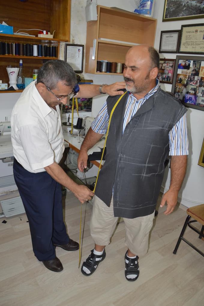 Terziler, hazır giyim sektörüne direnmeye çalışıyor  Terziler, hazır giyim sektörüne direnmeye çalışıyor