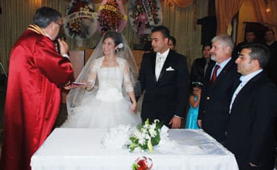 Başkan Toçoğlu, Bir Düğünde Daha Nikah Kıydı Başkan Toçoğlu, Bir Düğünde Daha Nikah Kıydı